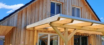 Dogs and children welcome, 150m to the beach, fenced property, 