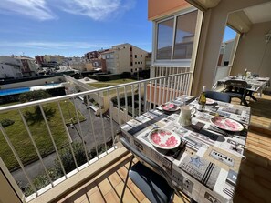 Outdoor dining - Studio with pool, parking, air conditioning and pets allowed (Cap d'Agde)
