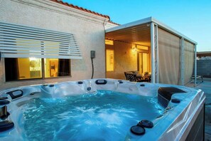 Terrace/patio - 4BR Pool, Spa & Retro Arcade Polished Vegas Stay (North Las Vegas)