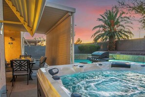 Outdoor dining - 4BR Pool, Spa & Retro Arcade Polished Vegas Stay (North Las Vegas)