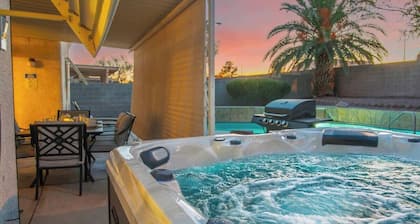4BR Pool, Spa & Retro Arcade Polished Vegas Stay