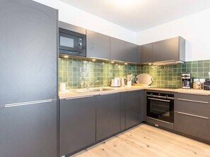 Fridge, microwave, dishwasher, coffee/tea maker
