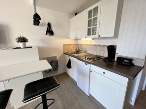 Refrigerador, microondas, parrilla de estufa y lavavajillas 