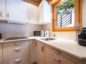 Unclassified image, 3 of 15, button