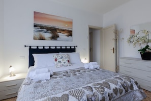 1 bedroom, iron/ironing board, Internet, bed sheets - GuestHost - Tirrenia Cozy Apartment near the Beach (Pisa)