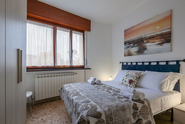 1 bedroom, iron/ironing board, Internet, bed sheets