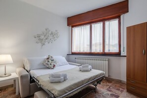 1 bedroom, iron/ironing board, internet, bed sheets