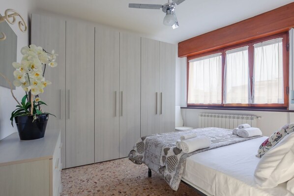 1 bedroom, iron/ironing board, Internet, bed sheets