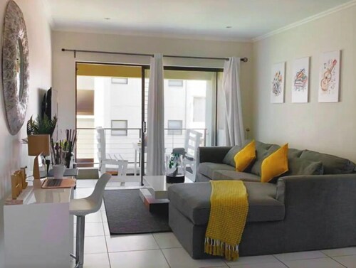 Trendy 1 Bed Apartment - Secure and Private