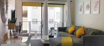 Trendy 1 Bed Apartment - Secure and Private