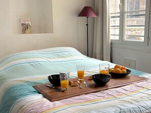 1 chambre, bureau, chambres insonorisées, fer et planche à repasser