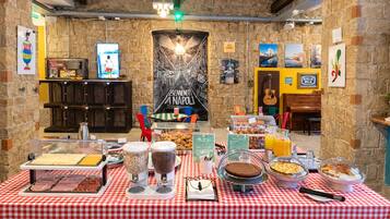Petit déjeuner buffet servi tous les jours en supplément