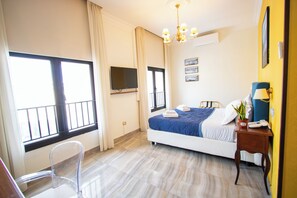 Phòng đôi Superior | Bàn, khu vực làm việc phù hợp cho laptop 