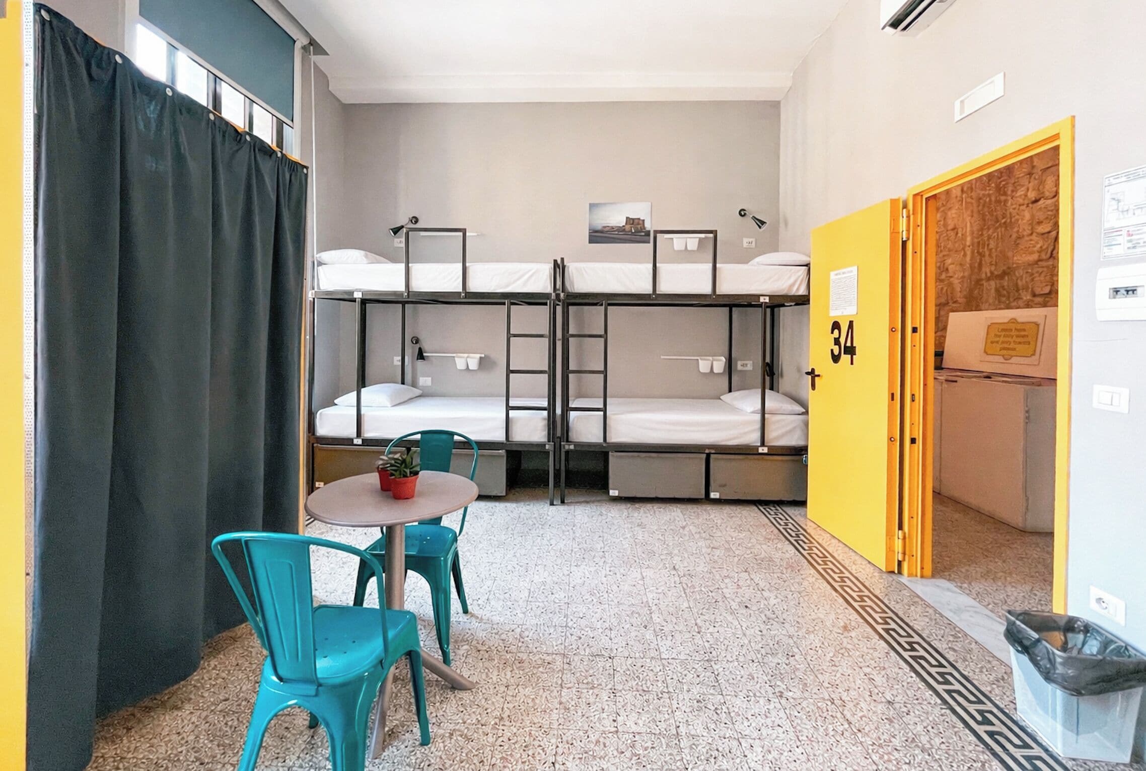 Dormitorio compartido, baño compartido | Escritorio, espacio para trabajar con laptop y wifi gratis 