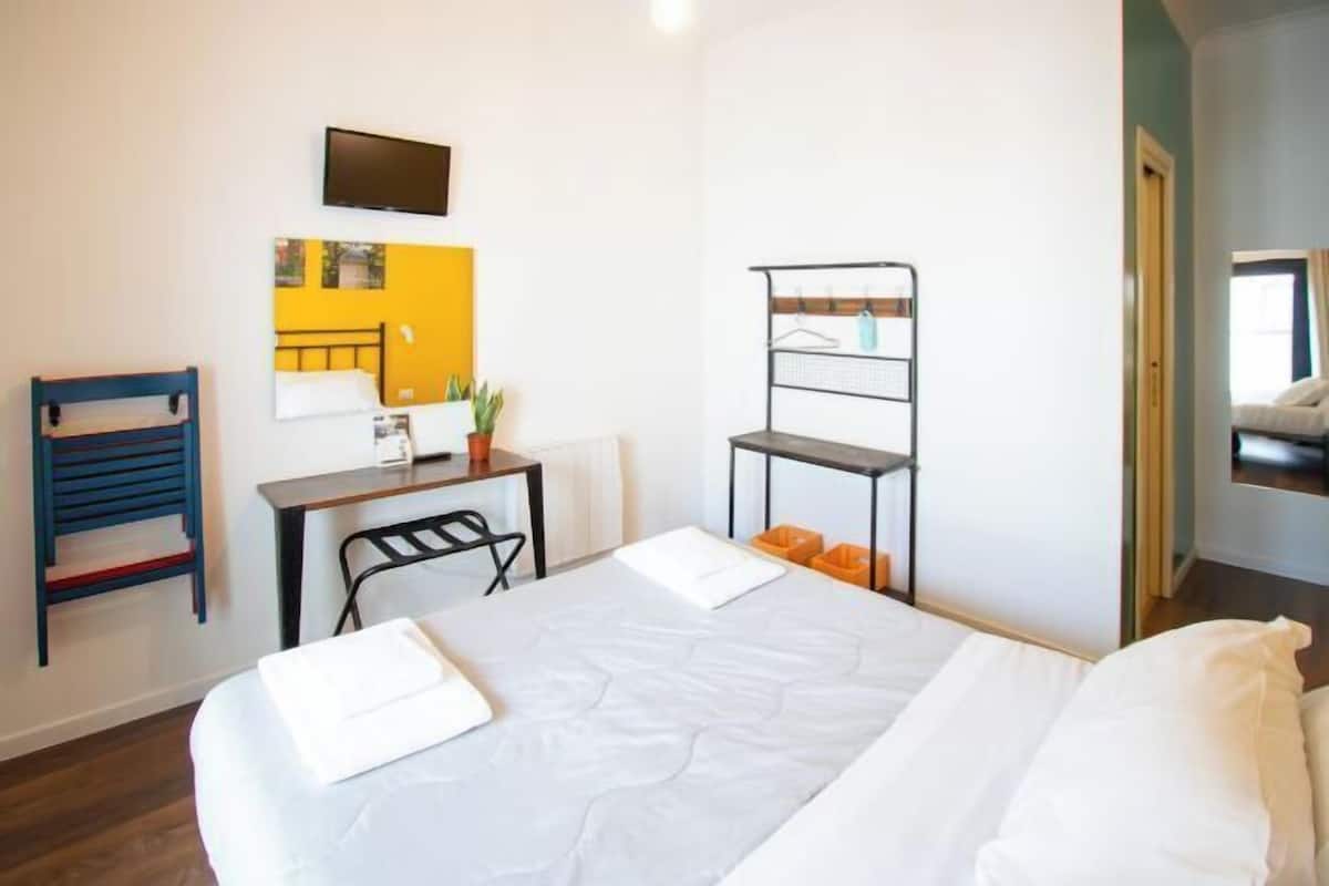 Desk, laptop workspace, free WiFi, bed sheets