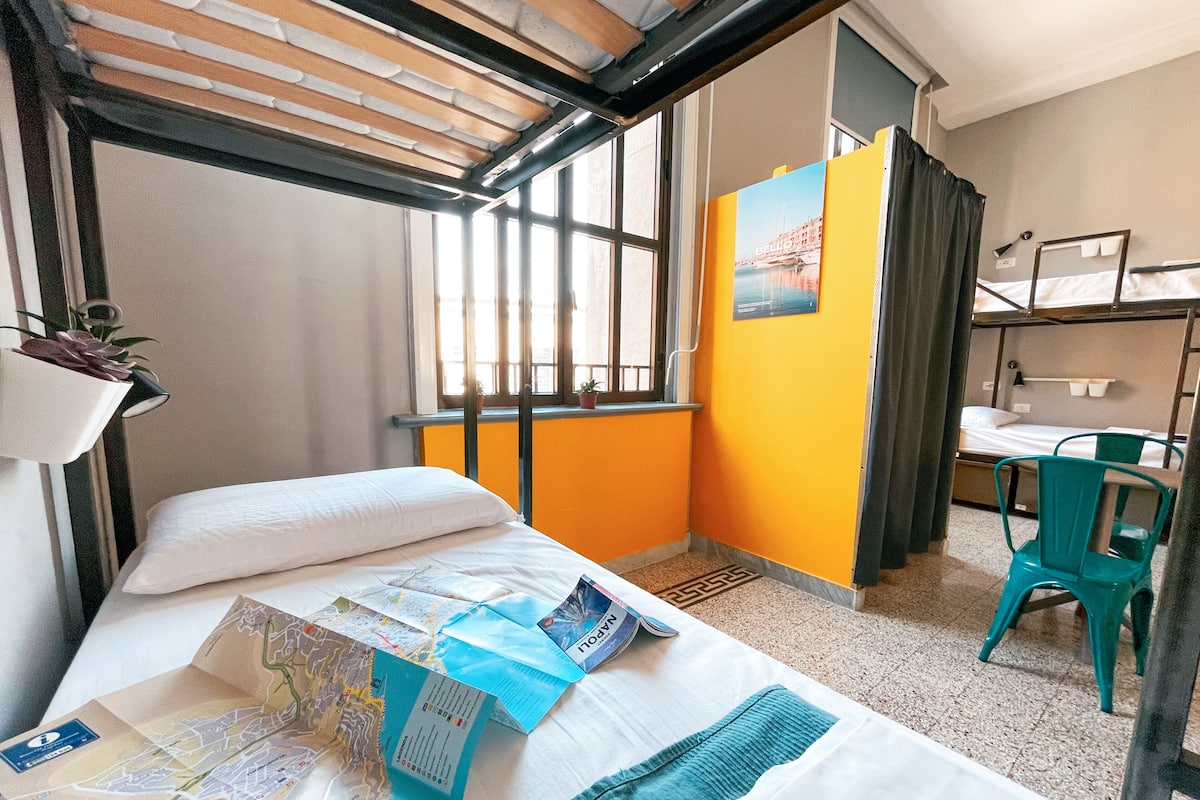 Bed in 6 Mixed Dorm - Shared Bathroom | Free WiFi, bed sheets, wheelchair access