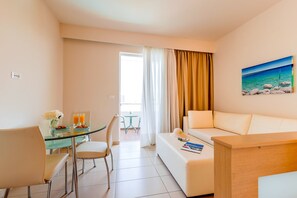Junior Studio Suite | In-room safe, laptop workspace, blackout curtains, soundproofing - AFANDOU BAY SUITES HOTEL (Rhodes)