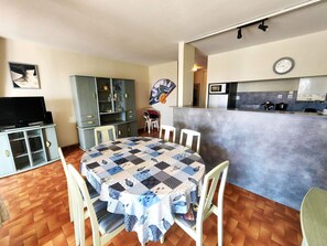 Dining - Spacious T3 in Port Center, Residence with Pool, Cap d'Agde (Cap d'Agde)