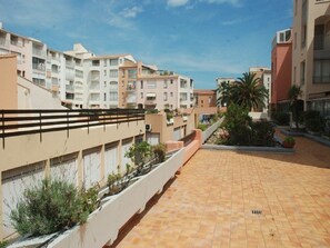 Property grounds - Spacious T3 in Port Center, Residence with Pool, Cap d'Agde (Cap d'Agde)