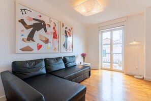 Family Studio, Multiple Beds, Bathtub | Living area | 32-inch flat-screen TV with cable channels, TV