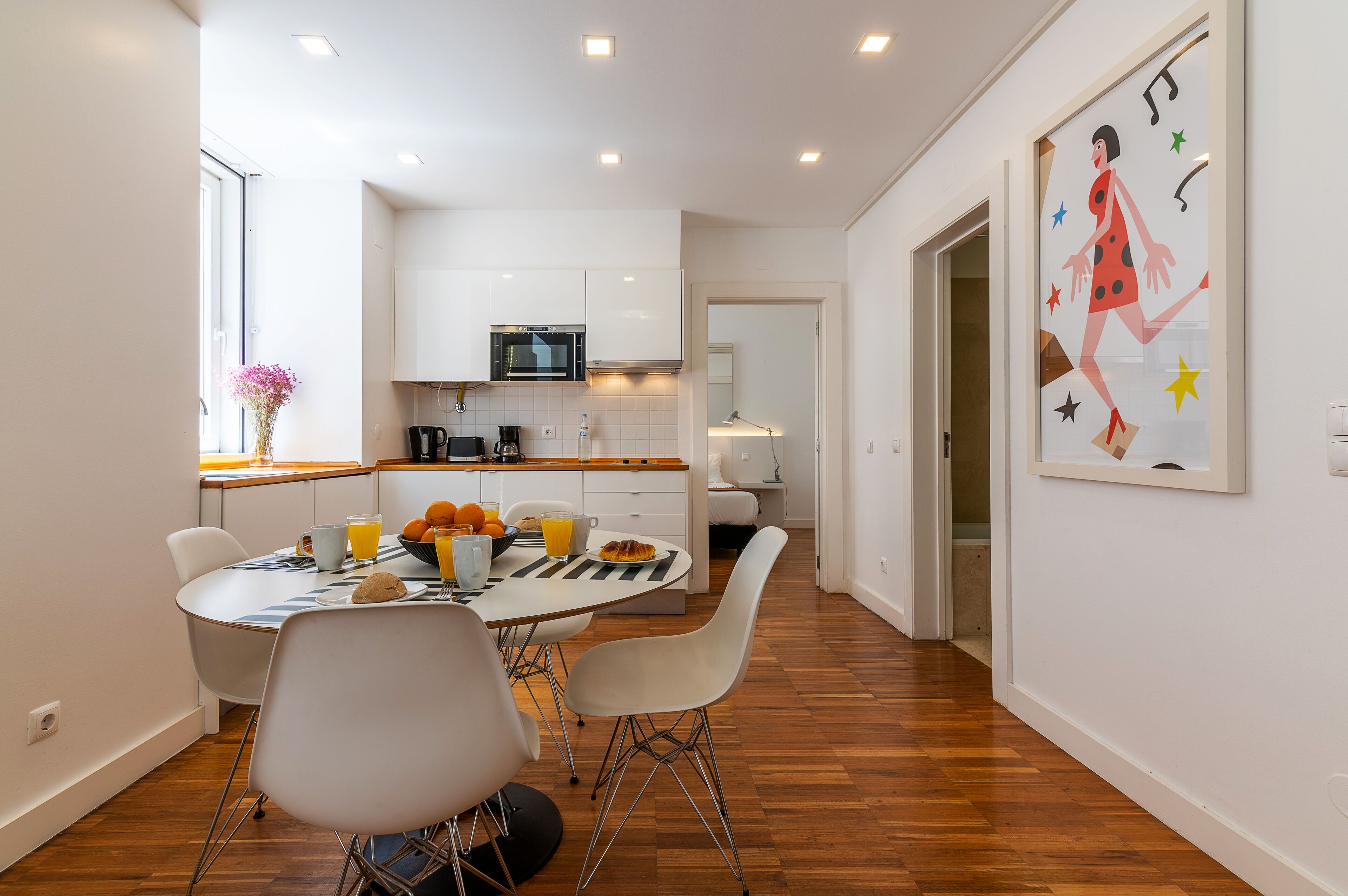 Premier Apartment | Living area | 32-inch flat-screen TV with cable channels, TV