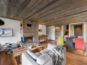TV, fireplace