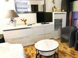 2 bedrooms - Ground Floor T3 with Parking, Close to Beach for 6. (Cap d'Agde)