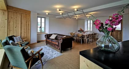 Nature Retreat: Cozy Cottage with Panoramic Views, Perfect for Family & Friends Near Lyon & Clermont-Ferrand
