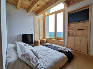 3 bedrooms, bed sheets