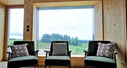 Nature Retreat: Cozy Cottage with Panoramic Views, Perfect for Family & Friends Near Lyon & Clermont-Ferrand