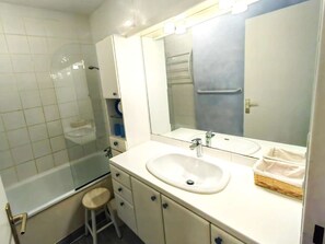 Bathroom - Charming air-conditioned T2 30m from sea, capacity 6 pers (Cap d'Agde)
