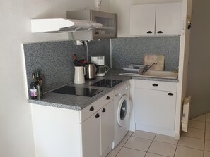 Fridge, microwave - Studio with garden, private parking, pets allowed - 2 stars (Balaruc-les-Bains)