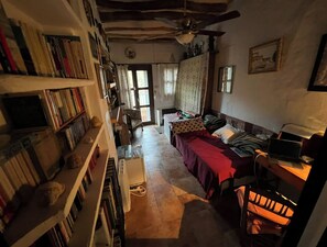 2 slaapkamers, een bureau, een strijkplank/strijkijzer, gratis wifi