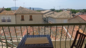 Outdoor dining - Pleasant T3 with Air Conditioning and Wi-Fi, Balaruc-les-Bains (Balaruc-les-Bains)