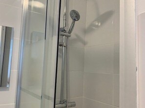 Bathroom - Studio Cabin 20m from Beach with Parking - Cap d'Agde (Cap d'Agde)