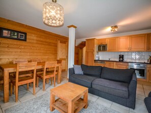 Unclassified image, 3 of 8, button - Spacious Apt for 6 in Morzine - Ski Access, Sauna, Parking, Balcony (Morzine)