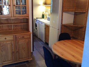 Fridge, microwave, oven, stovetop - Semi-detached Villa 6 People, Air Conditioning, Parking (Cap d'Agde)