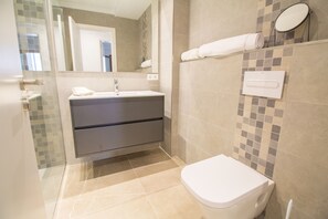 Shower, hair dryer, towels - Chez Margaux by North Properties Mallorca (Port de Pollença)