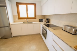 Fridge, microwave, oven, dishwasher - Fabulous apartment fully equipped and WIFI (Port de Pollença)