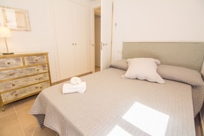3 bedrooms, iron/ironing board, internet, bed sheets - Fabulous apartment fully equipped and WIFI (Port de Pollença)