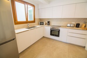Kühlschrank, Mikrowelle, Ofen, Geschirrspüler