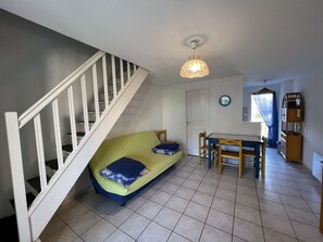 TV - Cozy 3-Room Pavilion with Pool, Near Beach and Shops, Sleeps 6 (Valras-Plage)