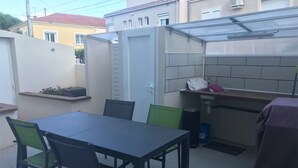 تناول الطعام بالخارج