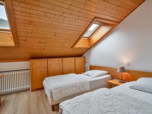 2 bedrooms, bed sheets - Central Morzine Apt, Sleeps 4, Close to Lifts, Balcony, Parking Included (Morzine)