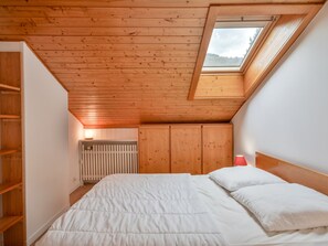 2 bedrooms, bed sheets