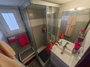 Bathroom - Air-conditioned apartment for 5, parking, near beach (Cap d'Agde)