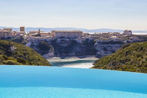 Seasonal outdoor pool - Résidence Terra Marina (Bonifacio)