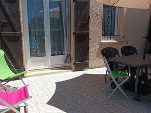 Outdoor dining - 1-Bed + Bunk Terrace & Parking, 4 pers (Valras-Plage)