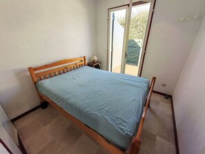 2 bedrooms, WiFi - Charming semi-detached villa with pool, 6 pax, private parking (Cap d'Agde)