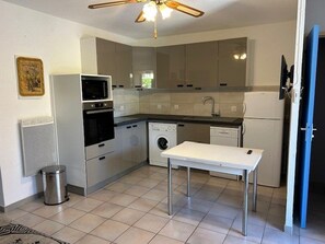 Fridge, microwave, stovetop